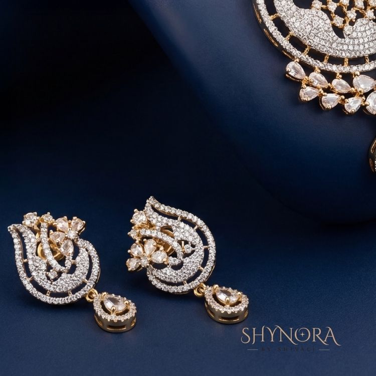 Aarohi Paisley Glow Pendant Set