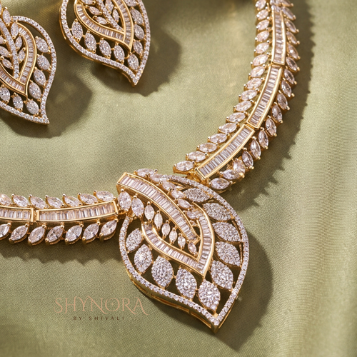 Crescent Leaf Necklace Set – Shynora By Shivali