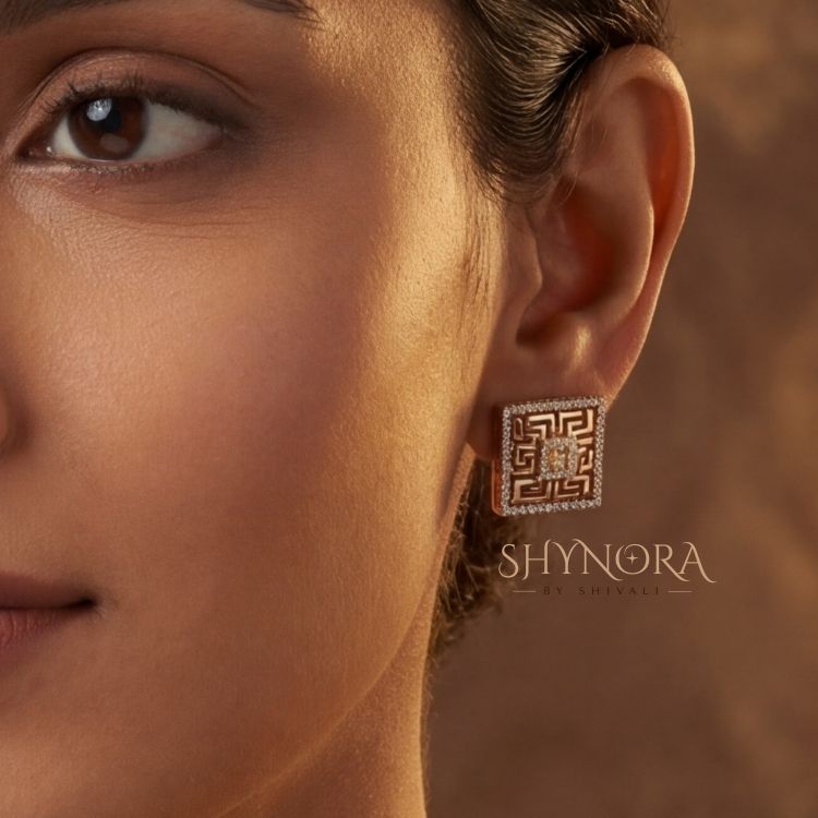 Royal Maze Square Pendant Set