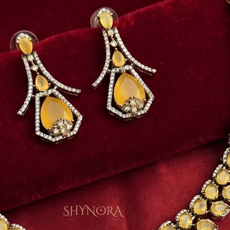 Saanvi Sunlit Drops Necklace Set