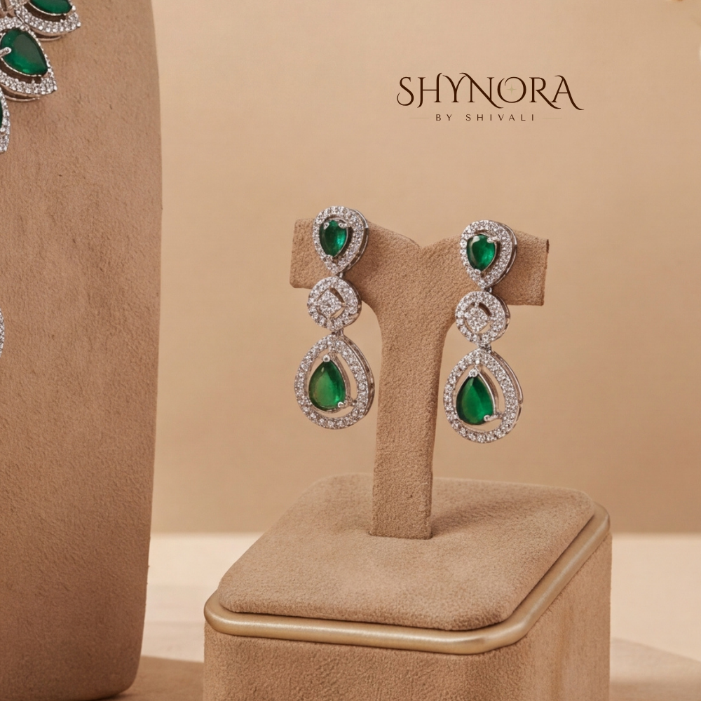 Emerald Pear Cluster Necklace Set – Shynora By Shivali