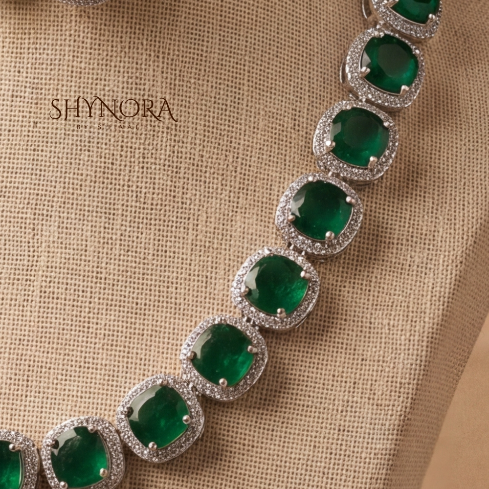 Emerald Oval Cluster Necklace Set – Shynora By Shivali