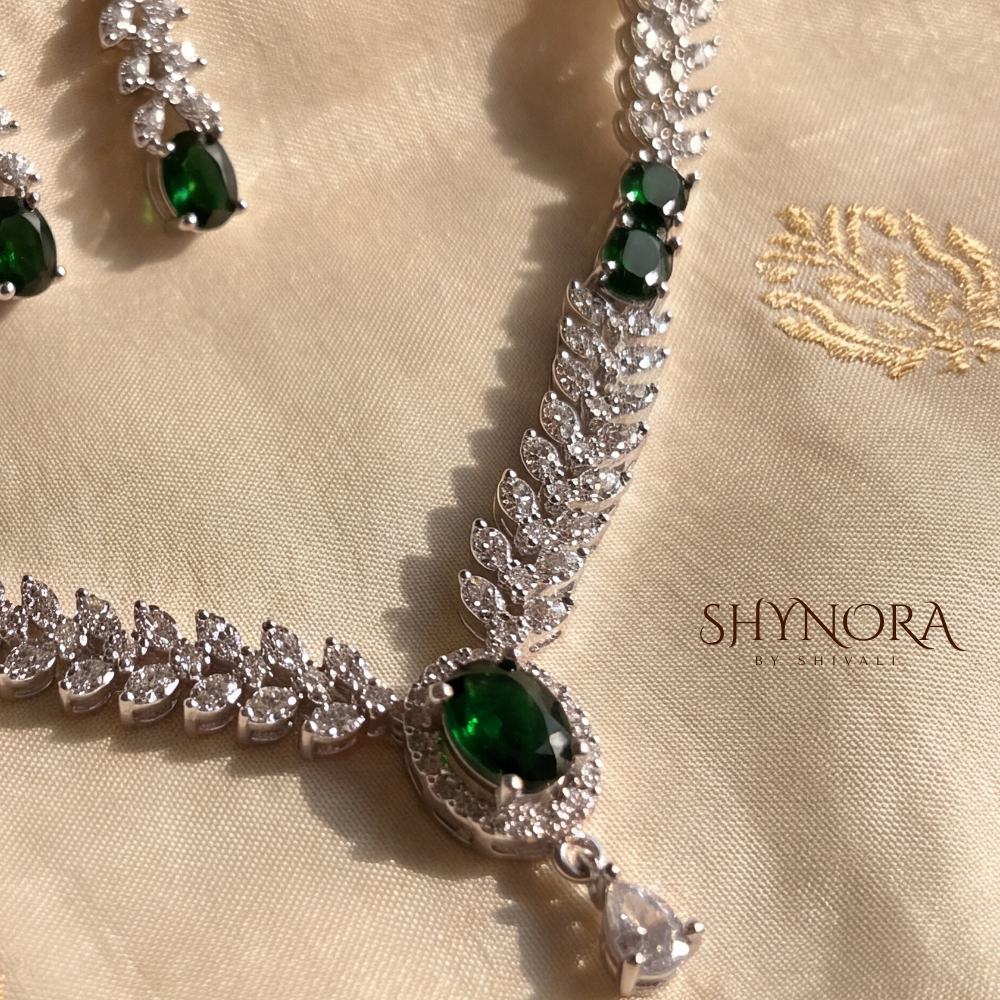 Emerald Marquise Leaf Pendant Necklace Set – Shynora By Shivali