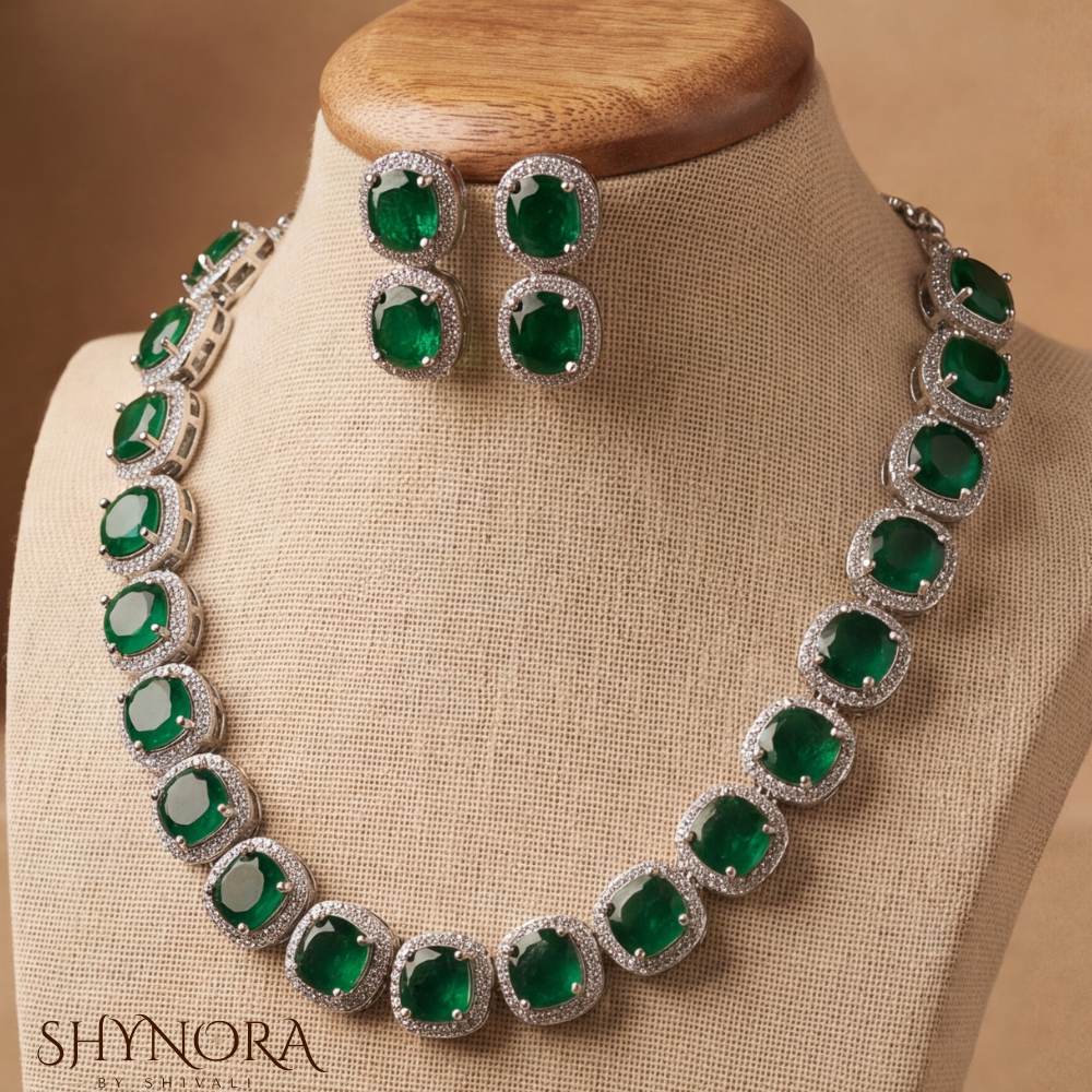 Emerald Oval Cluster Necklace Set – Shynora By Shivali