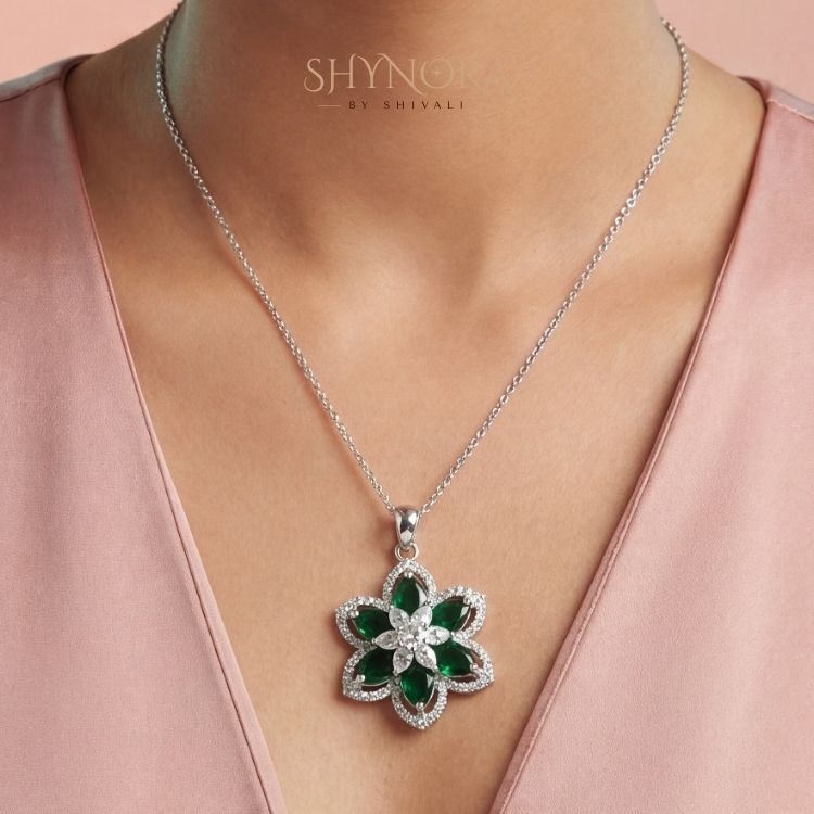Heer Emerald Bloom AD Pendant Set