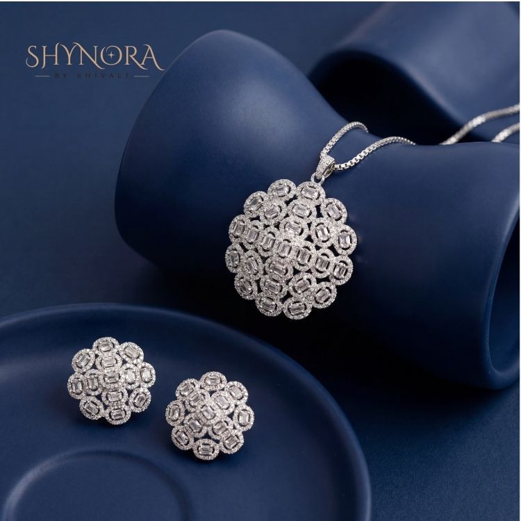 Heer Classic Diamond Bloom AD Pendant Set