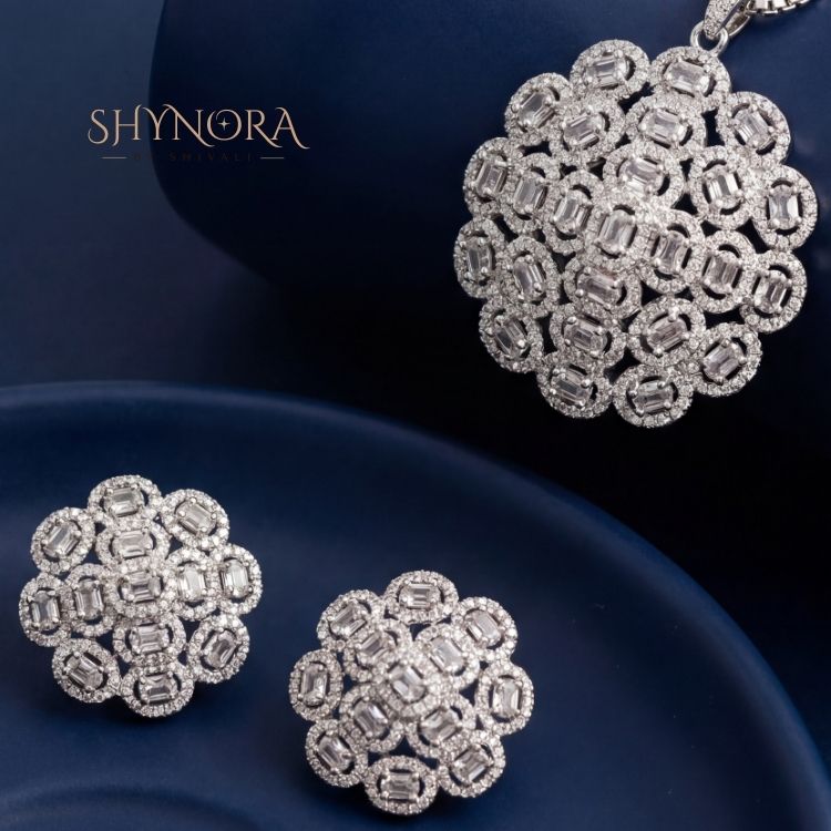 Heer Classic Diamond Bloom AD Pendant Set