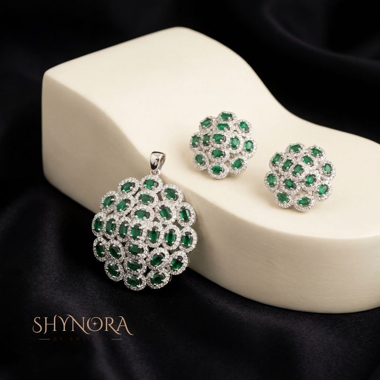 Heer Emerald Bloom AD Pendant Set