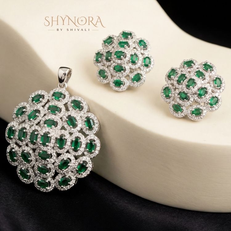 Heer Emerald Bloom AD Pendant Set